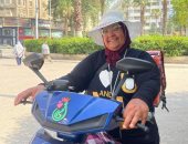 على سكوتر كهربائى.. هند تجوب الشوارع بحثا عن رزق حلال.. اختارت الكفاح على الاستسلام والعمل دليفرى لمواجهة أعباء الحياة.. بين دعم المارة وتنمر البعض تواصل طريقها.. وتؤكد: اعتمدت على نفسى وربنا بيقوينى