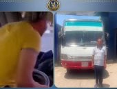 الداخلية تضبط سائقا لرقصه بالطريق الدائري بالجيزة أثناء القيادة.. فيديو
