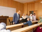 رئيس جامعة دمنهور يتفقد لجان امتحانات الدراسات العليا بكلية العلوم 
