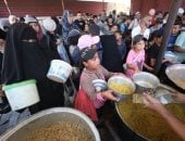 الأواني الفارغة تنتظر الطعام.. 7 لقطات توثق قسوة الجوع في غزة