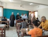 رئيس منطقة الإسماعيلية الأزهرية وموفد قطاع المعاهد يتفقدان امتحانات الثانوية