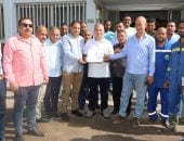 رئيس مياه الفيوم يكرم فريق الصرف الصحي بالمنطقة الجنوبية