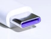 لماذا تكون بعض منافذ USB باللون البنفسجى؟ ولماذا لا تُباع فى الولايات المتحدة؟