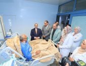 رئيس جامعة كفر الشيخ يتفقد المستشفى الجامعي ويشهد مناقشة أول رسالة ماجستير