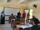 رئيس المنطقة وموفد قطاع المعاهد يتابعان امتحانات الثانوية بلجنة معهد بنين الإسماعيلية