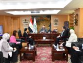 ​محافظ الفيوم يناقش مع التنمية المحلية والبيئة المرحلة 8 للمنح الصغيرة