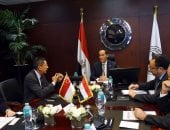 الرئيس التنفيذى للهيئة العامة للاستثمار وسنغافورة يبحثان تعميق التعاون
