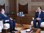 رئيس الوزراء يلتقي محافظ البنك المركزي لمتابعة جهود التنسيق بين السياسات المالية والنقدية