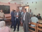 مدير تعليم القليوبية يتابع العمل بكنترول الشهادة الإعدادية 