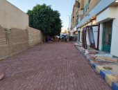 بدء تركيب بلاط الإنترلوك بمنطقة البنك الزراعى بمدينة الباويطى.. صور