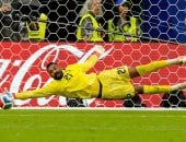 محمد العويس يسجل رقما قياسيا كأكثر الحراس تصديًا فى مباراة واحدة بمونديال 2026