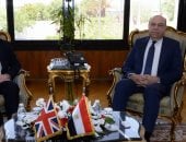 وزير الطيران المدنى يبحث مع سفير بريطانيا تعزيز التعاون فى قطاع الطيران