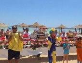 ألوان الصيف على شواطئ مرسى علم.. مهرجانات الفواكه تجذب السياح