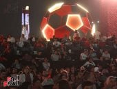 آلاف الجماهير تحتشد في فان زون العاصمة الجديدة لمؤازرة منتخب مصر أمام بلجيكا.. صور 