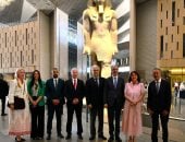 رئيس وزراء جمهورية صربيا والوفد المرافق له في جولة داخل المتحف المصري الكبير