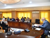 محافظ الفيوم يوجه بتوفير مشروعات ومساعدات لعدد من السيدات المعيلات الأولى بالرعاية