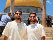 عدى الدباغ ينشر صورة أمام مسجد قبة الصخرة بالقدس