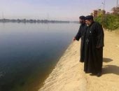 كهنة أسوان يحيون تقليدًا قبطياً لطلب بركة النيل