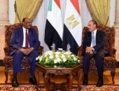 وزير الخارجية يلتقي نظيره السوداني لبحث تعزيز العلاقات الثنائية 