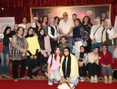 بيومى فؤاد يشاهد «فرايداى» للمرة الثالثة ويشيد بعودة المسرح الغنائى الاستعراضى