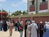 طلاب لجنة محمد الطيب بالغردقة يشتكون من انقطاع التيار الكهربى أثناء أداء امتحان العربى