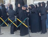 تجمع أقارب الفنان الشاب كريم عبد العليم أمام مسجد عواره بطنطا