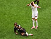 إيقاف القطري عاصم ماديبو 5 مباريات بعد تدخله القوي على لاعب كندا