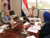 وزير يجتمع بقيادات "التحكم" وإنتاج ونقل الكهرباء لمتابعة خطة التشغيل لتأمين الشبكة