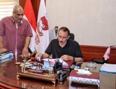 محافظ سوهاج يعتمد قرار منح العلاوة التشجيعية لـ 563 موظفا