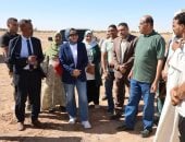 محافظ الوادي الجديد تتفقد مشروع الإسكان الريفي فى أرض الملك بمركز باريس