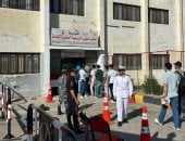 طلاب الثانوية العامة بالغردقة يؤدون امتحان اللغة الأجنبية الثانية.. فيديو وصور