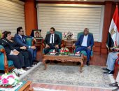 محافظ سوهاج يستقبل وفد الصحة لبدء تقييم المنشآت الطبية