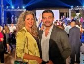 عمرو محمود ياسين عن مرض زوجته: مررنا بمرحلة علاج قاسية ومرهقة نفسيًا