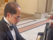 كواليس تدريب أمير المصري على البيانو في فيلم القصص.. صور
