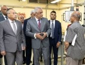 وزير الإنتاج الحربي يتابع سير العمل بشركة أبو زعبل للصناعات المتخصصة