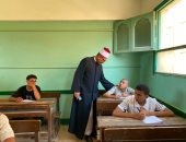 رئيس منطقة كفر الشيخ الأزهرية يتابع امتحان الصرف لطلاب أدبى بالشهادة الثانوية