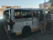 إصابة 10 مواطنين فى انقلاب ميكروباص لدى نزوله من كوبرى الكباش بالأقصر