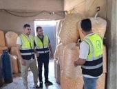 ضبط طن سناكس بدون بيانات وزيت مجهول المصدر داخل مصنع غير مرخص بالغربية