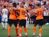 هولندا تتقدم علي تونس بثنائية في الشوط الأول