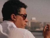 دخل الحمام مخصوص عشان يشتمه.. حكاية غضب أحمد زكى من خان بسبب الحريف