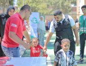 الجارحي عضو التحالف الوطني تُوزع 300 تيشرت لمنتخب مصر على الأطفال بمراكز الشباب بالجيزة