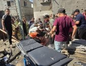استشهاد 3 فلسطينيين وإصابة آخرين في قصف إسرائيلي استهدف مركبة وسط قطاع غزة