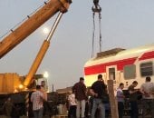 جهود مكثفة لرفع عربات قطار خرج عن القضبان بكفر الزيات.. فيديو