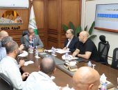 محافظ الجيزة يتابع ملفات التصالح وتقنين الأراضى والاستثمار بالواحات البحرية