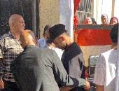 ممنوع الساعات والسماعات والهواتف.. تفتيش طلاب الثانوية قبل دخول امتحان العربى