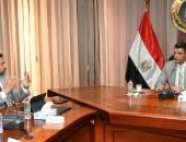 خالد هاشم يعلن تركيب محطات طاقة شمسية فوق أسطح نحو 7000 مصنع بمصر