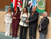 منتدى المرأة العربية يكرم الإعلامية شريهان أبو الحسن بالجامعة العربية