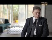 المستشار محمد شيرين فهمى يبكى خلال حديثه عن اغتيال الشهيد هشام بركات