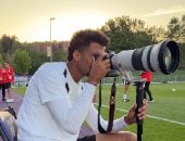 حسام عبد المجيد يقوم بدور المصور بمران المنتخب.. ويعلق: صورة المو تجيب مليارات