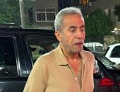 صبرى فواز ووفاء مكى وأحمد بدير يقدمون واجب العزاء فى المنتج الراحل غزال الشال